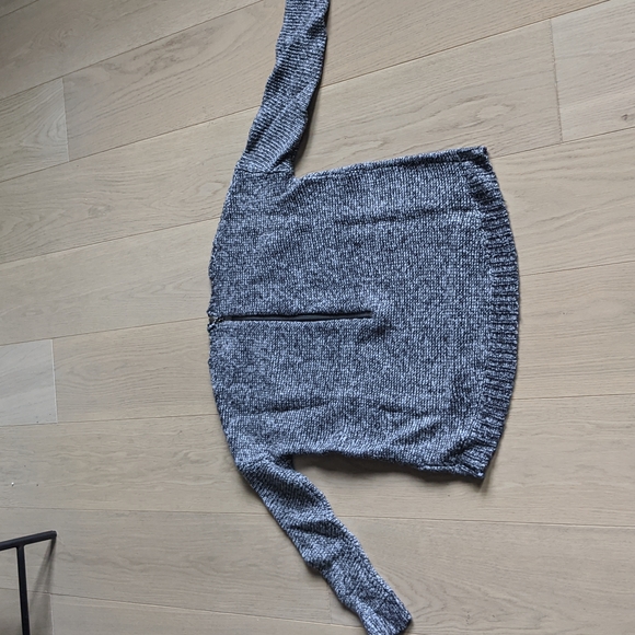 LINE sweater. Size xsmall. Oversized sweater. Black and white mix. - Picture 3 of 3